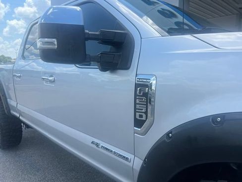 Used 2019 Ford F250 Platinum w/ Platinum Ultimate Package AWD/4WD image 3