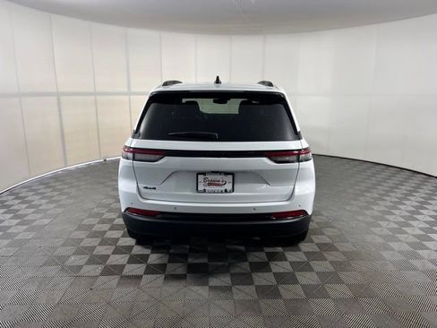Used 2023 Jeep Grand Cherokee Altitude AWD/4WD image 6