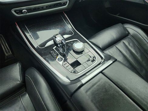 Used 2020 BMW X7 M50i image 18