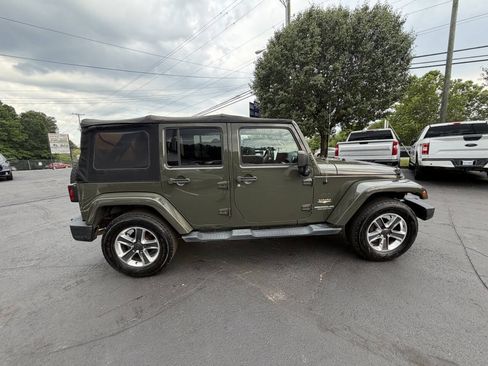 Used 2015 Jeep Wrangler Unlimited Sahara w/ Dual Top Group AWD/4WD image 4