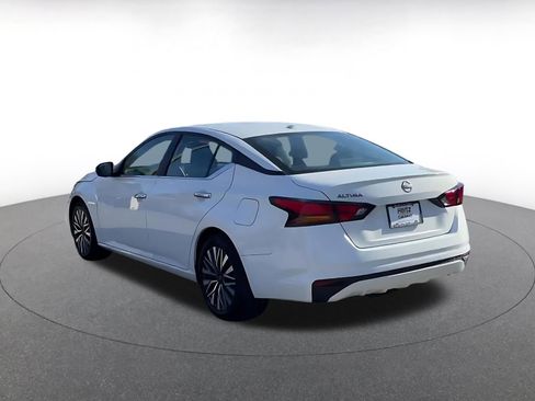 Used 2025 Nissan Altima 2.5 SV image 10