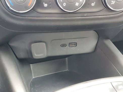 Used 2024 Chevrolet Trax RS w/ Sunroof Package FWD image 17
