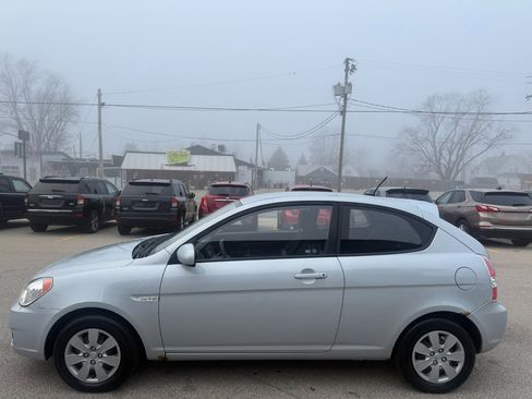 Used 2011 Hyundai Accent GS image 2