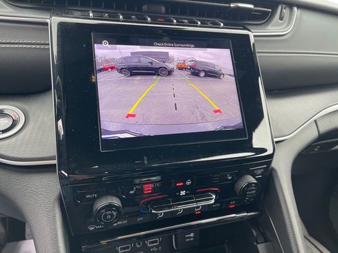 Used 2024 Jeep Grand Cherokee L Altitude image 23