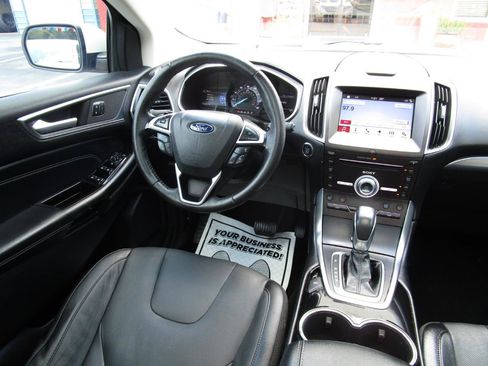 Used 2017 Ford Edge Titanium w/ Equipment Group 301A FWD image 8