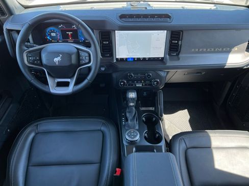 Used 2025 Ford Bronco Badlands AWD/4WD image 3
