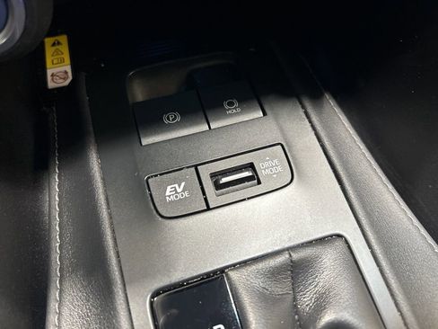 Used 2022 Toyota Venza LE image 20