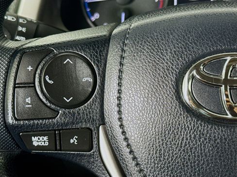 Used 2017 Toyota RAV4 LE FWD image 11