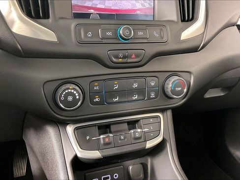 Used 2024 GMC Terrain SLE FWD image 10