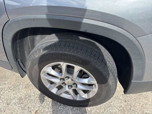 Used 2021 Chevrolet Traverse LS image 12