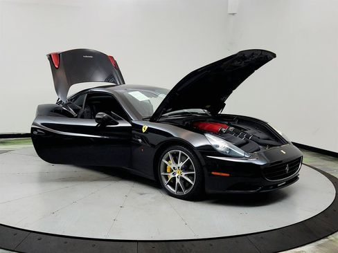 Used 2010 Ferrari California RWD image 10