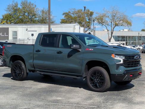 Used 2025 Chevrolet Silverado 1500 LT Trail Boss w/ Convenience Package II image 2
