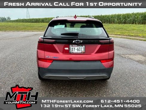 Used 2022 Chevrolet Bolt EUV Premier w/ Sun & Sound Package FWD image 7