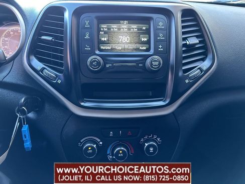 Used 2017 Jeep Cherokee Sport AWD/4WD image 36