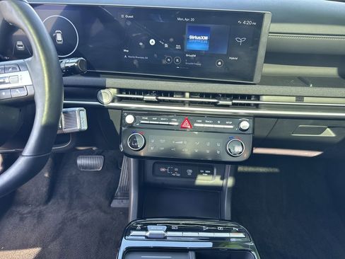 Used 2025 Hyundai Tucson Limited AWD/4WD image 28