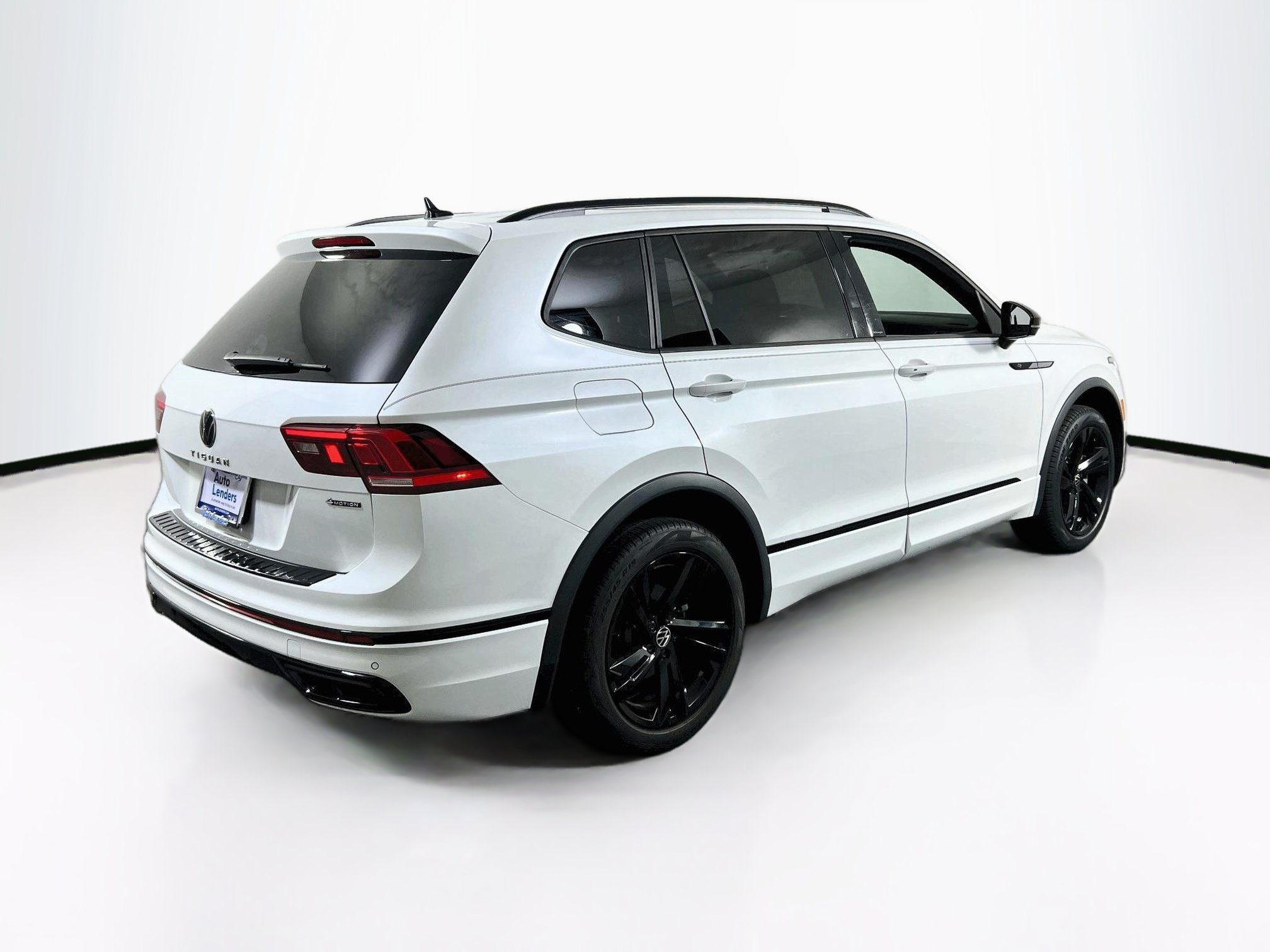 Used 2024 Volkswagen Tiguan SE R-Line AWD/4WD image 5