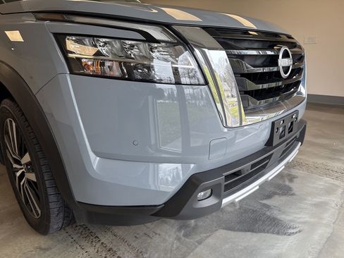 Used 2023 Nissan Pathfinder Platinum AWD/4WD image 6