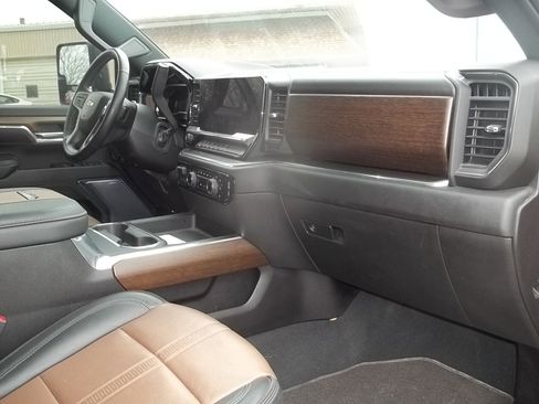 Used 2024 Chevrolet Silverado 2500 High Country w/ High Country Premium Package AWD/4WD image 11