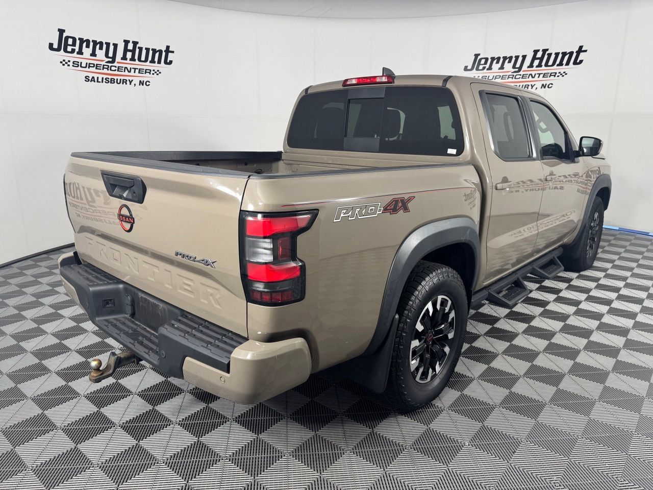 Used 2023 Nissan Frontier PRO-4X w/ Technology Package AWD/4WD image 7