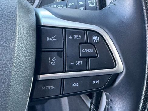 Used 2024 Toyota Highlander XLE image 14