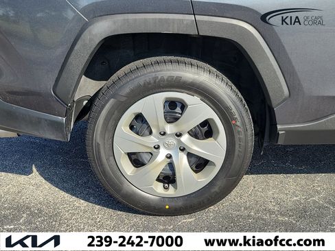 Used 2021 Toyota RAV4 LE FWD image 9