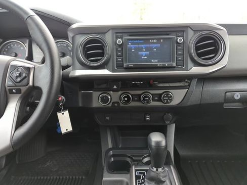 Used 2017 Toyota Tacoma SR5 image 21
