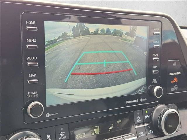 Used 2020 Toyota Highlander XLE AWD/4WD image 14