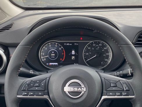 New 2025 Nissan Versa SR w/ Trunk Package image 22