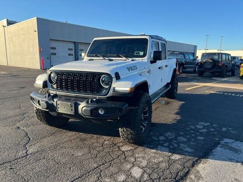 Used 2025 Jeep Gladiator Sport AWD/4WD image 1