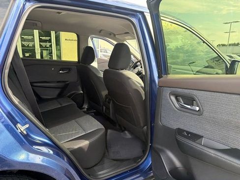 Used 2023 Nissan Rogue SV AWD/4WD image 14