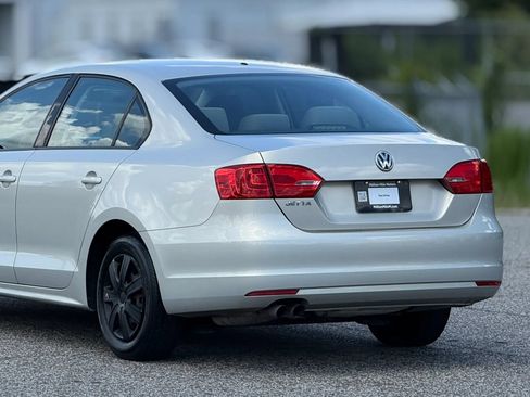 Used 2011 Volkswagen Jetta S FWD image 16