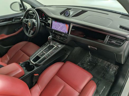 Certified 2021 Porsche Macan AWD/4WD image 23