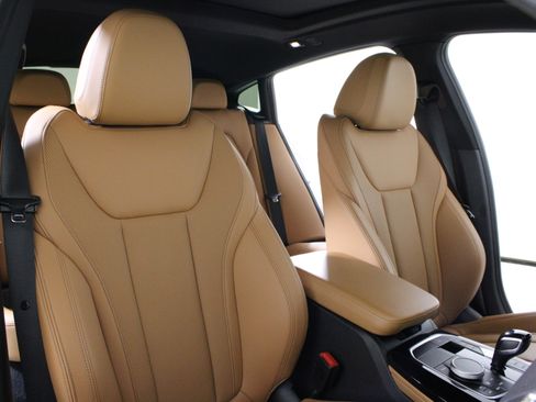 Used 2023 BMW X4 xDrive30i w/ Parking Assistance Package image 19