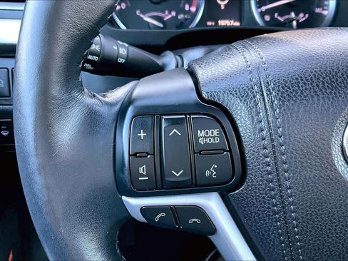 Used 2018 Toyota Highlander Limited image 23
