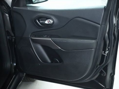 Used 2022 Jeep Cherokee Limited image 35