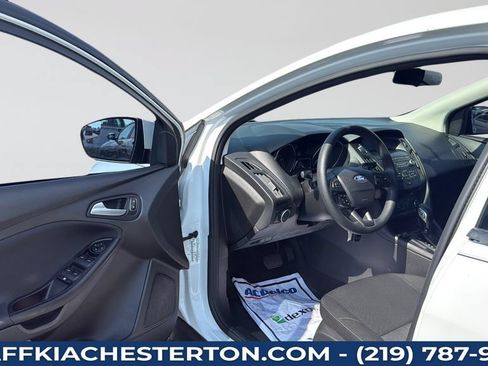 Used 2018 Ford Focus SE FWD image 24