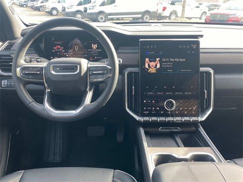 Used 2024 GMC Acadia Denali image 8