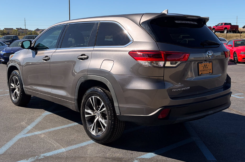 Used 2018 Toyota Highlander Plus FWD image 7