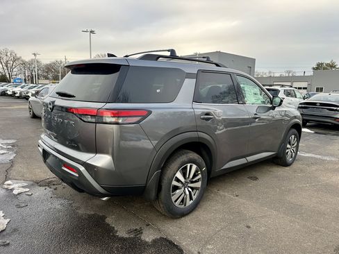 New 2026 Nissan Pathfinder SL image 4