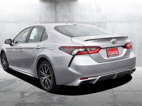 Used 2024 Toyota Camry SE image 7