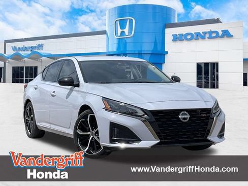 Used 2023 Nissan Altima 2.5 SR w/ SR Premium Package FWD image 1