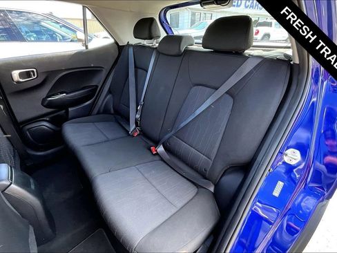 Used 2023 Hyundai Venue SE FWD image 6