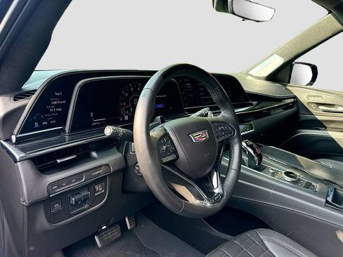 Used 2024 Cadillac Escalade ESV V w/ Heavy-Duty Trailer Package AWD/4WD image 8