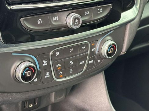 Certified 2023 Chevrolet Traverse LT FWD image 17