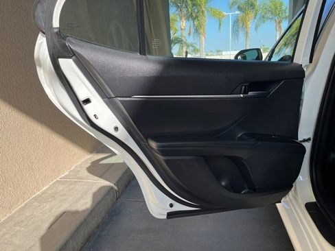 Used 2020 Toyota Camry LE image 20
