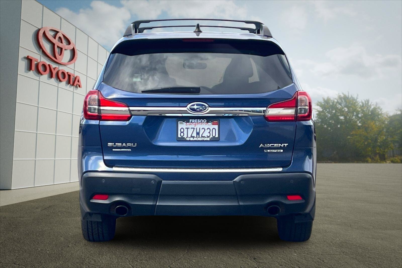 Used 2021 Subaru Ascent Limited w/ Technology Package AWD/4WD image 4