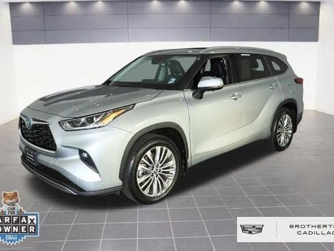 Used 2024 Toyota Highlander Platinum image 1