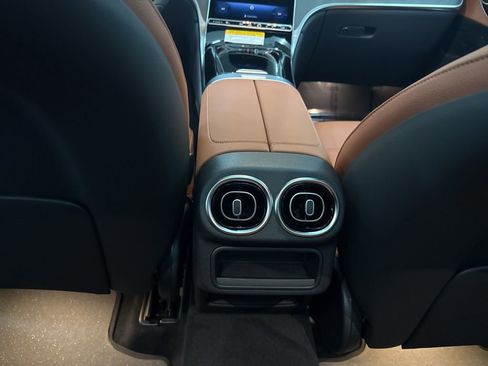 Used 2026 Mercedes-Benz GLC 300 GLC 300 image 23