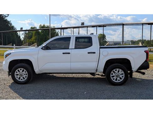 Used 2024 Toyota Tacoma SR image 4