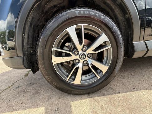 Used 2018 Toyota RAV4 XLE FWD image 25
